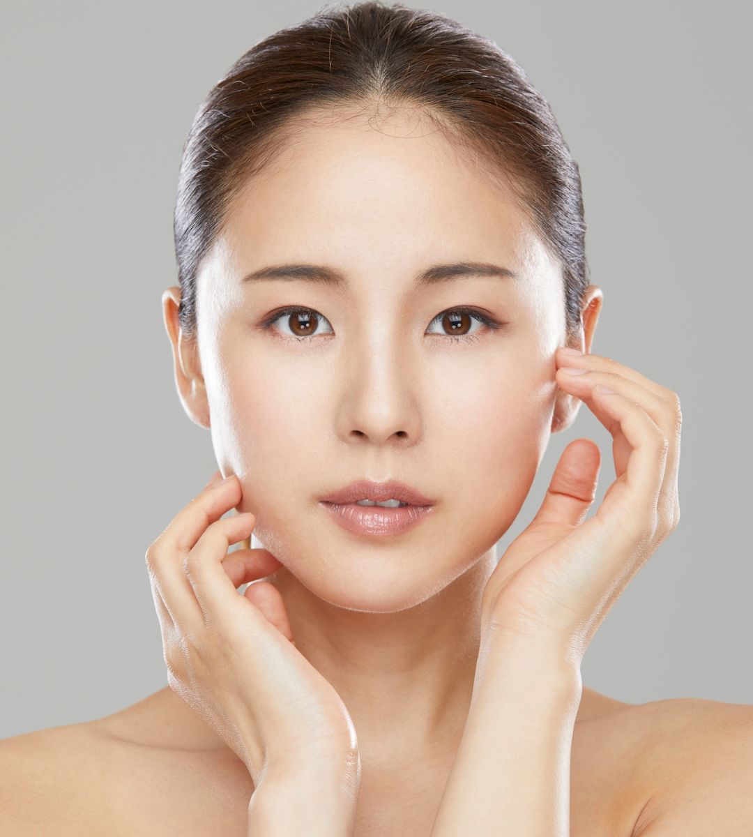 ILOn normaalin ihon tuotteet ylläpitävät kosteutta, suojaa ja pehmeyttä. Kevyet ja hoitavat koostumukset pitävät ihon luonnollisen kauniina.