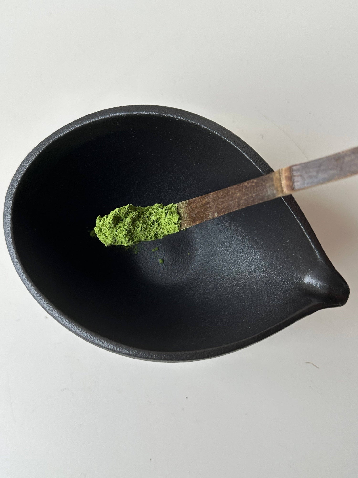 Luomu Matcha Traditional – Oshii-blendi (Seamidori, Okumidori, Yabukita) vihreä tee jauhe purkissa, Uji Japani